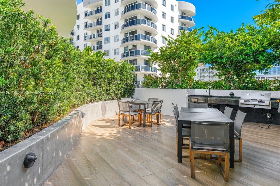 Condo located in Miami, FL showcasing its design and architecture (Image 23).