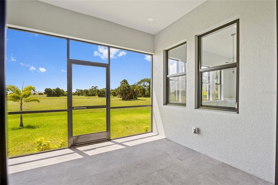 Spacious, unfurnished interior of a new home in , Punta Gorda (Image 27).