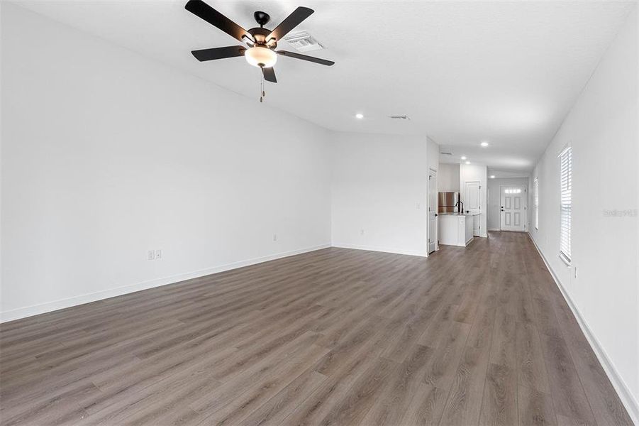 Spacious, unfurnished interior of a new home in Spring Hill, Spring Hill (Image 9).