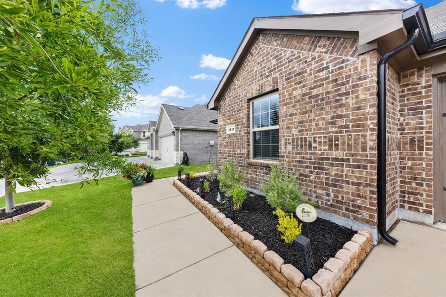 Exterior details and patio area of a home in , Ennis (Image 3).