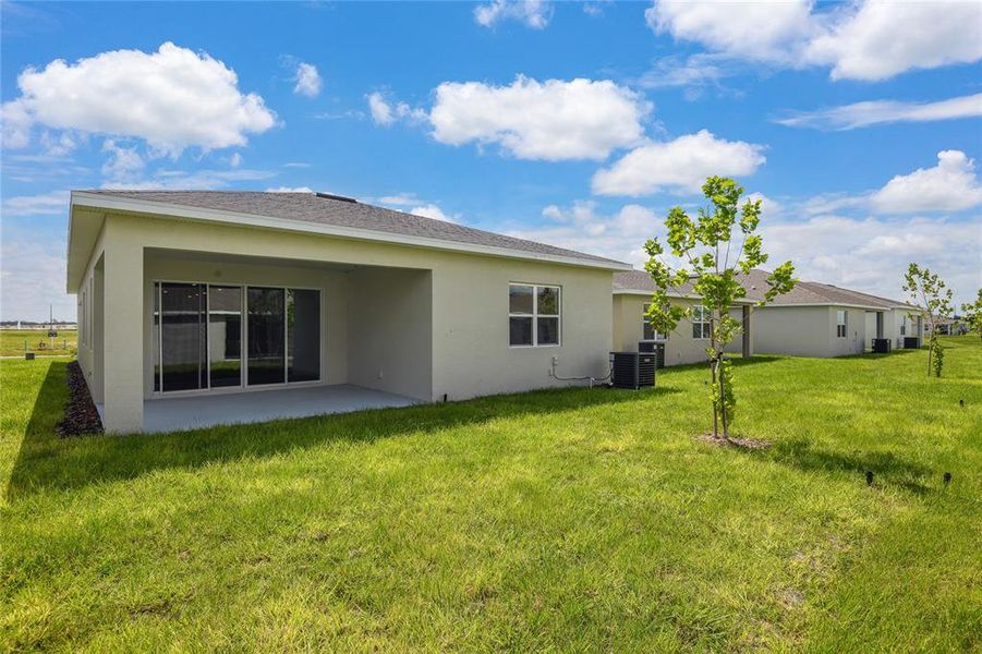 Exterior details and patio area of a home in , Winter Haven (Image 3).