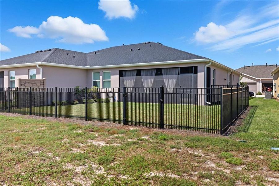 Exterior details and patio area of a home in , Ocala (Image 1).