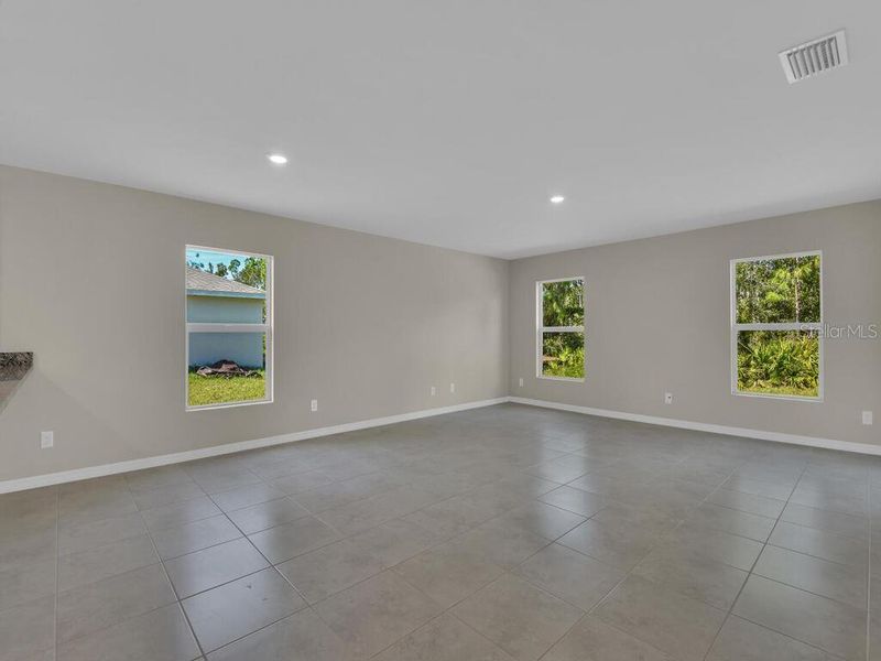 Spacious, unfurnished interior of a new home in , Port Charlotte (Image 6).