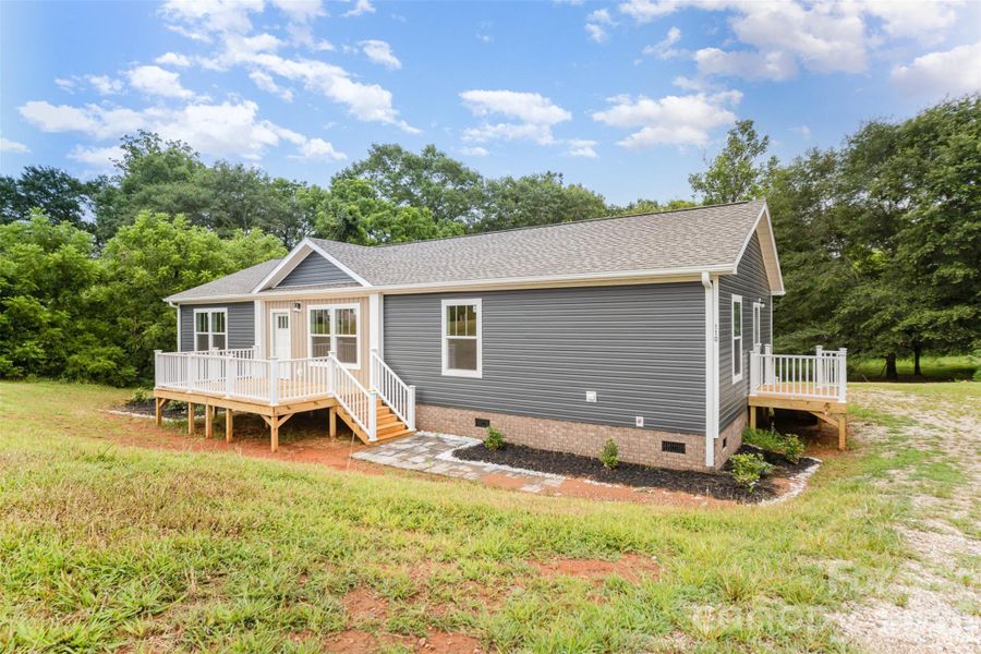 Exterior details and patio area of a home in , Shelby (Image 21).