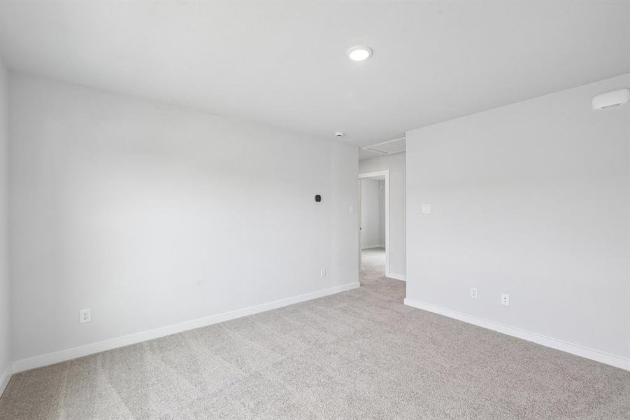 Spacious, unfurnished interior of a new home in Overland Grove, Forney (Image 21).