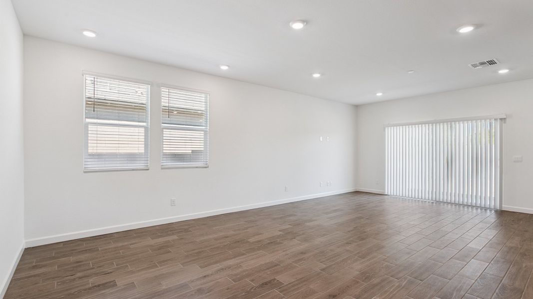Spacious, unfurnished interior of a new home in Elena Trails, Maricopa (Image 18).