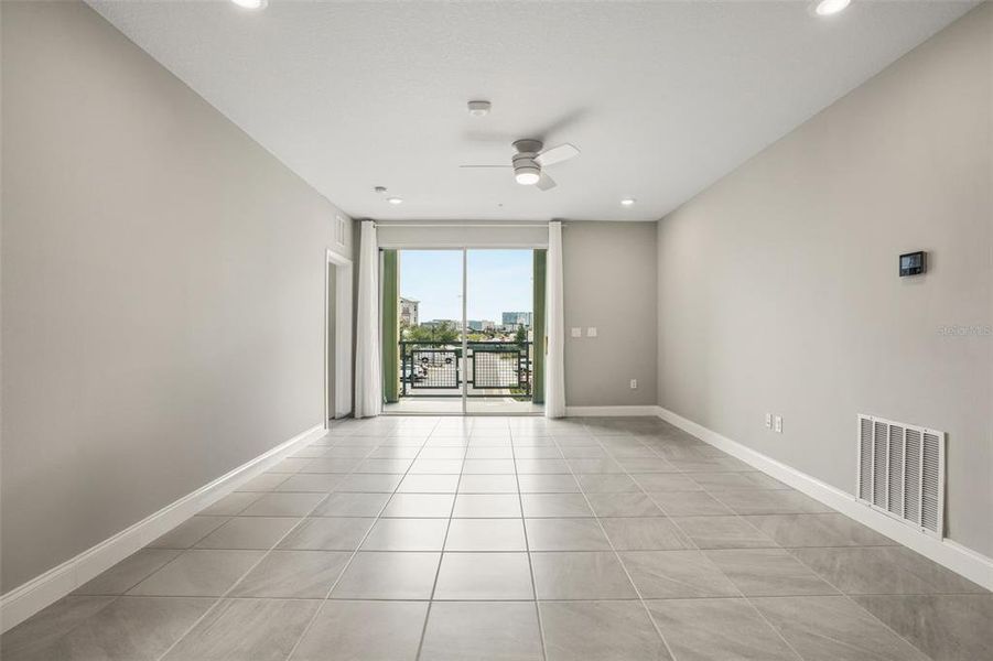 Spacious, unfurnished interior of a new home in Gatherings® of Lake Nona, Orlando (Image 20).
