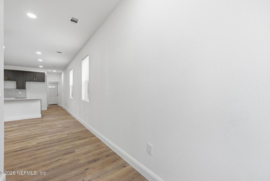 Spacious, unfurnished interior of a new home in , Jacksonville (Image 11).
