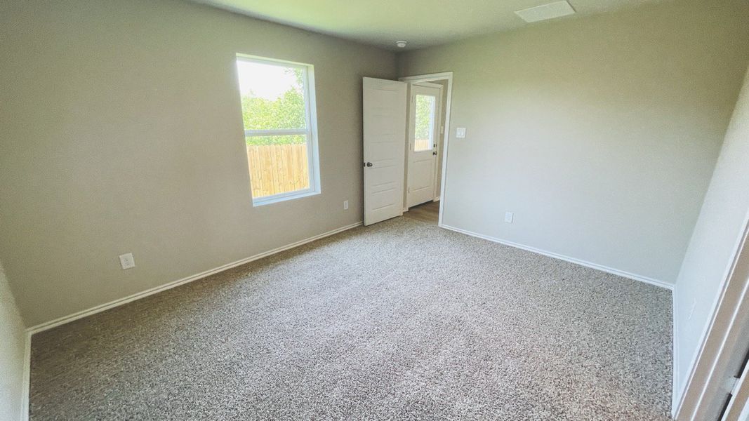 Spacious, unfurnished interior of a new home in Sunnycreek, Crowley (Image 10).