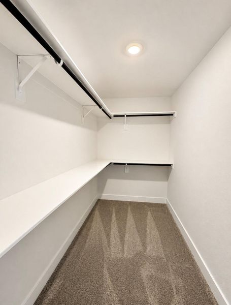Spacious, unfurnished interior of a new home in River Ranch Trails, Dayton (Image 9).