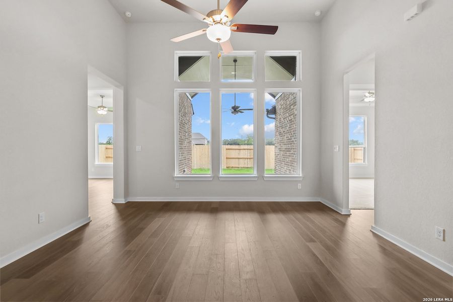 Spacious, unfurnished interior of a new home in Buffalo Crossing, Cibolo (Image 26).