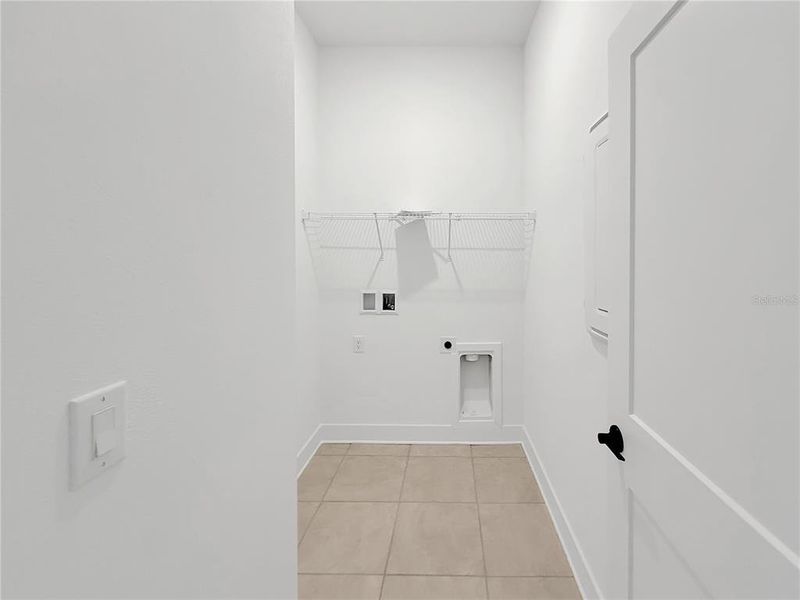 Spacious, unfurnished interior of a new home in Arbor Park, Leesburg (Image 12).