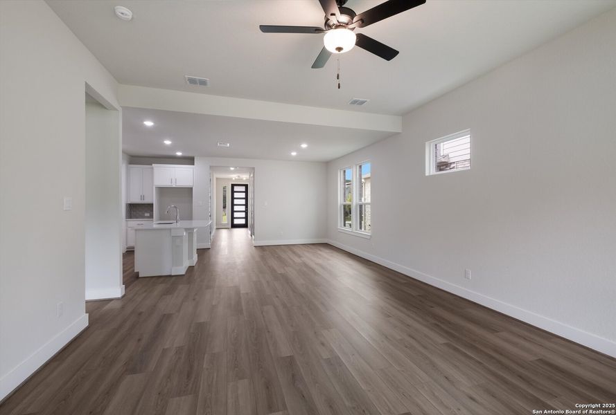 Spacious, unfurnished interior of a new home in Crown Ridge Manor, San Antonio (Image 27).