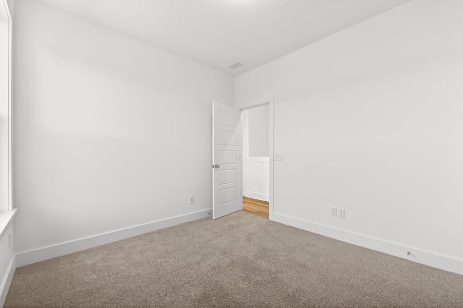 Spacious, unfurnished interior of a new home in , Summerville (Image 13).