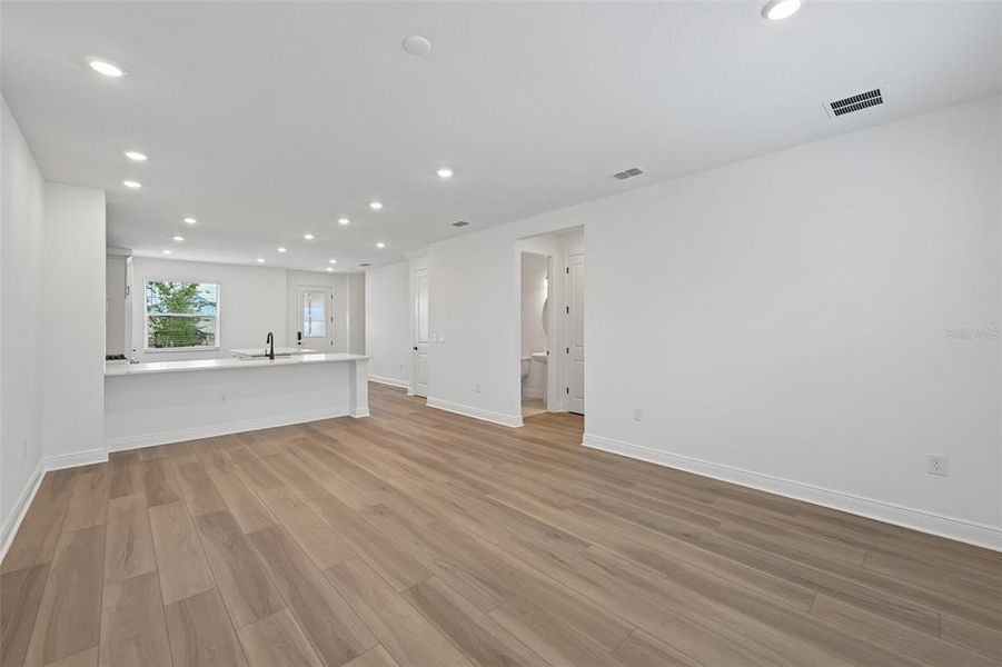 Spacious, unfurnished interior of a new home in SeaFlower, Bradenton (Image 16).