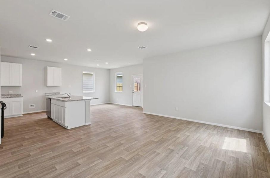 Spacious, unfurnished interior of a new home in Azalea, Pattison (Image 15).