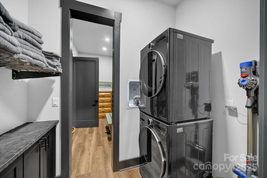 Primary ensuite laundry