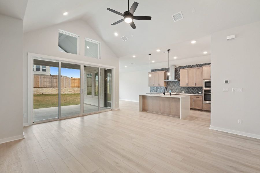 Spacious, unfurnished interior of a new home in Lariat, Liberty Hill (Image 32).