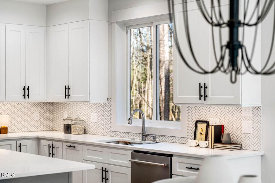 2044355995524827465-21