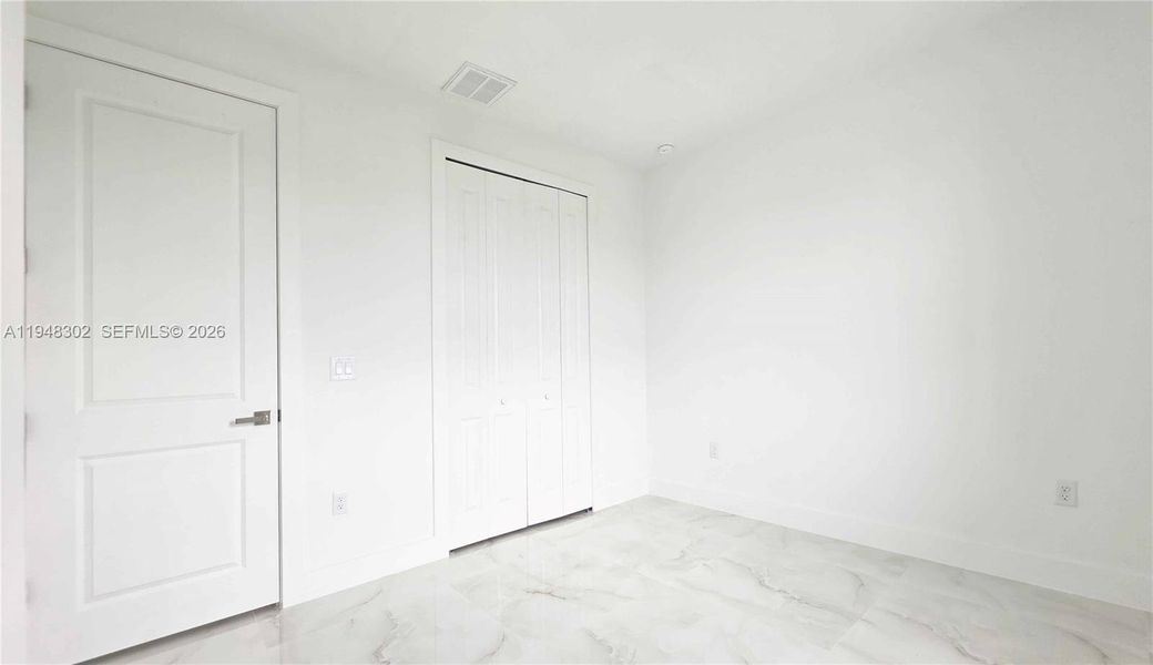 Spacious, unfurnished interior of a new home in , Lehigh Acres (Image 33).