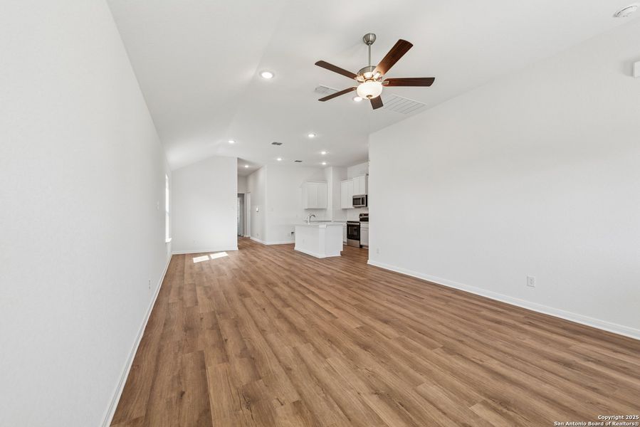 Spacious, unfurnished interior of a new home in Park Place, New Braunfels (Image 22).