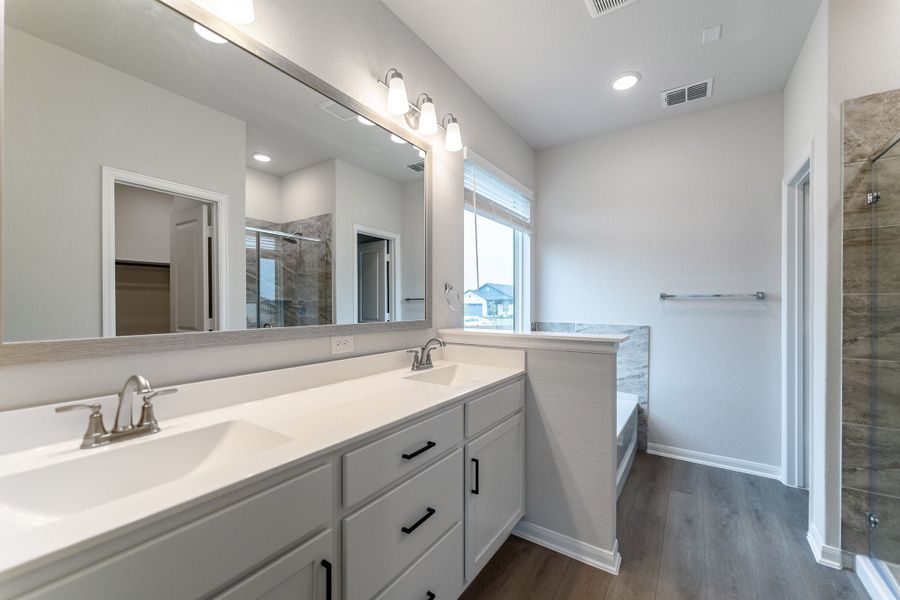 Furnished interior view inside a new home in Homestead, Schertz (Image 6).