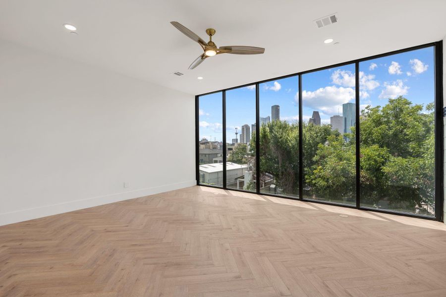 Spacious, unfurnished interior of a new home in , Houston (Image 27).