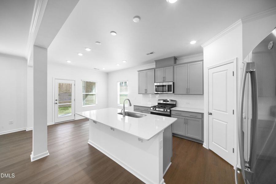 SUN_SherriDowns_Pic_Tessa-23