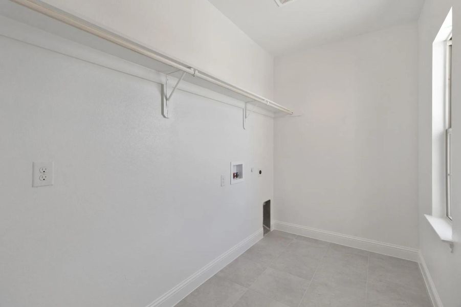 Image 192 representing the Concept 2373 by Landsea Homes in Coyote Crossing, Godley, TX. Image 192 representing the Concept 2373 by Landsea Homes in Coyote Crossing, Godley, TX.