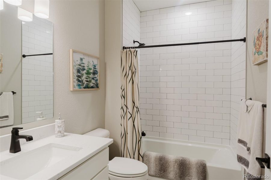 This pretty second main-floor full bath has a tub/shower combo and a quartz countertop. This pretty second main-floor full bath has a tub/shower combo and a quartz countertop.