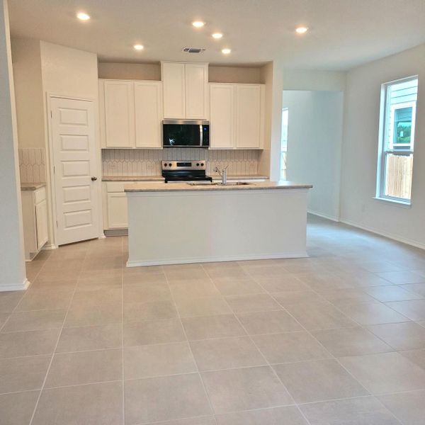 Furnished interior view inside a new home in Sonterra - Cool Water, Jarrell (Image 6). Furnished interior view inside a new home in Sonterra - Cool Water, Jarrell (Image 6).
