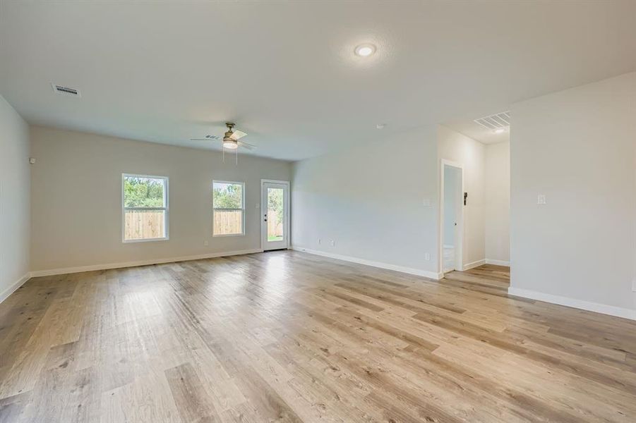 Spacious, unfurnished interior of a new home in MiraVerde, Crowley (Image 8). Spacious, unfurnished interior of a new home in MiraVerde, Crowley (Image 8).