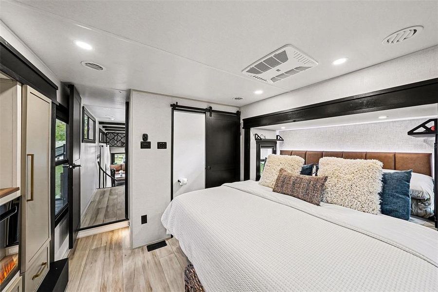 Furnished interior view inside a new home in , Lutz (Image 11).