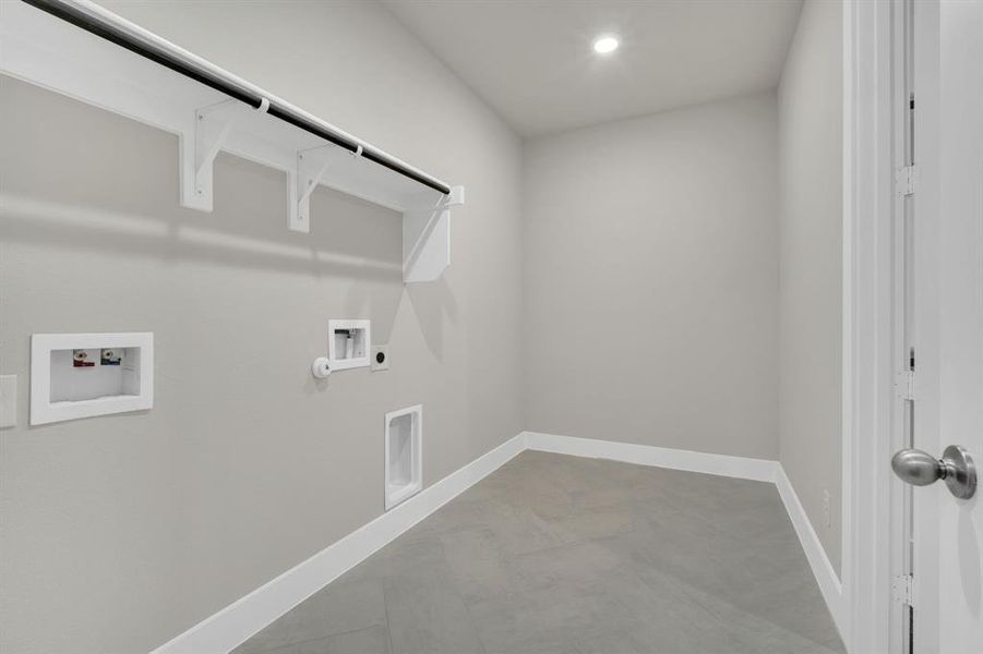 Spacious, unfurnished interior of a new home in Westside Preserve, Midlothian (Image 15).