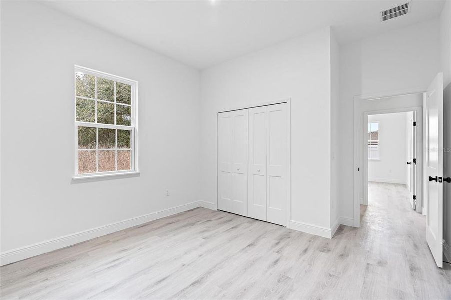 Spacious, unfurnished interior of a new home in , Ocala (Image 17).