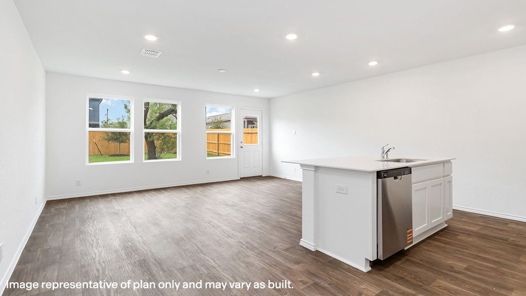 Representative unfurnished interior of a home built from the The Linnet by D.R. Horton in Blue Ridge Ranch, San Antonio (Image 14). Representative unfurnished interior of a home built from the The Linnet by D.R. Horton in Blue Ridge Ranch, San Antonio (Image 14).