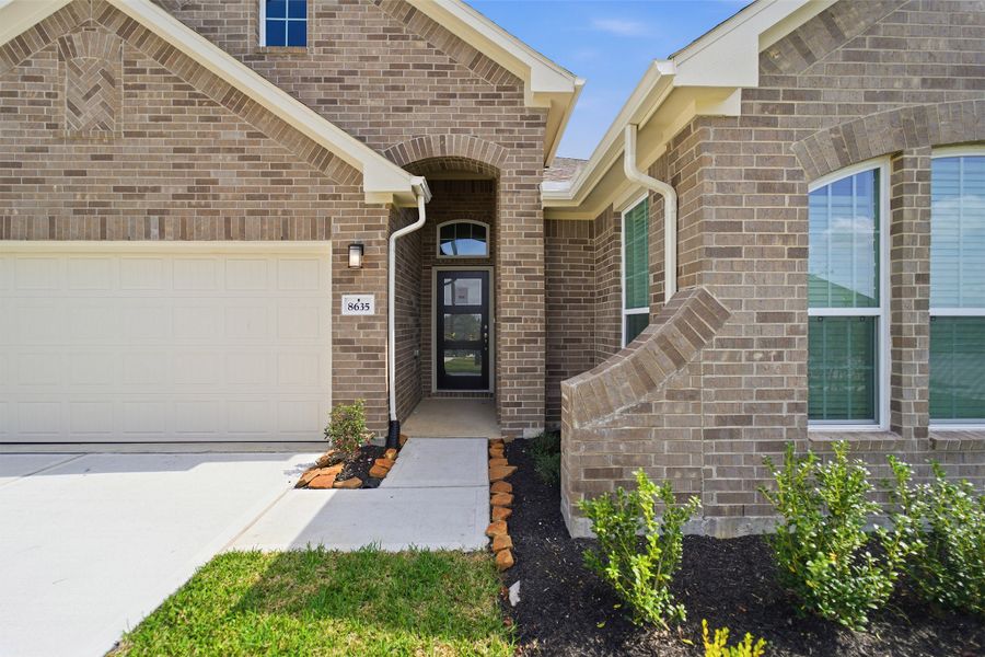 Exterior details and patio area of a home in Canterra Creek, Rosharon (Image 3). Exterior details and patio area of a home in Canterra Creek, Rosharon (Image 3).