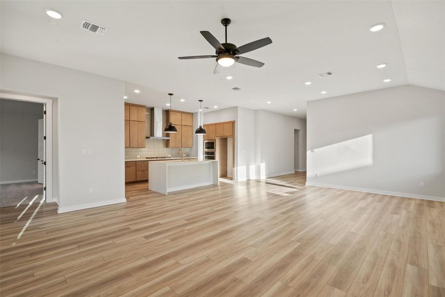 Spacious, unfurnished interior of a new home in Lariat, Liberty Hill (Image 20).