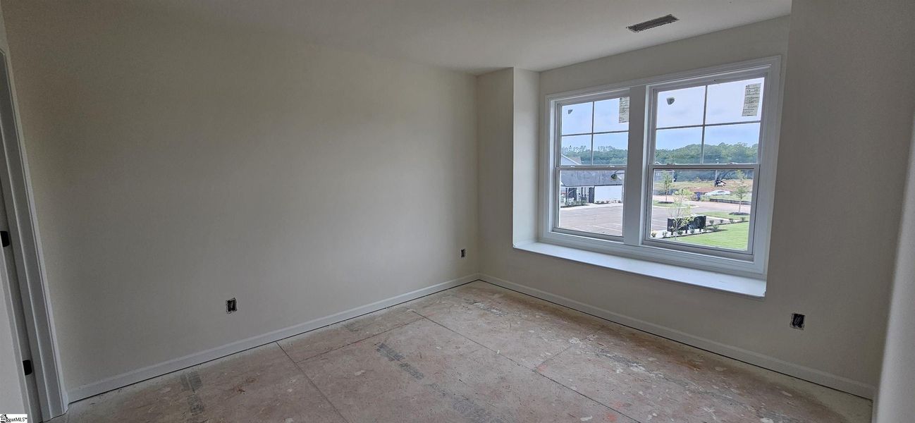 Spacious, unfurnished interior of a new home in Sedona, Greenville (Image 22).