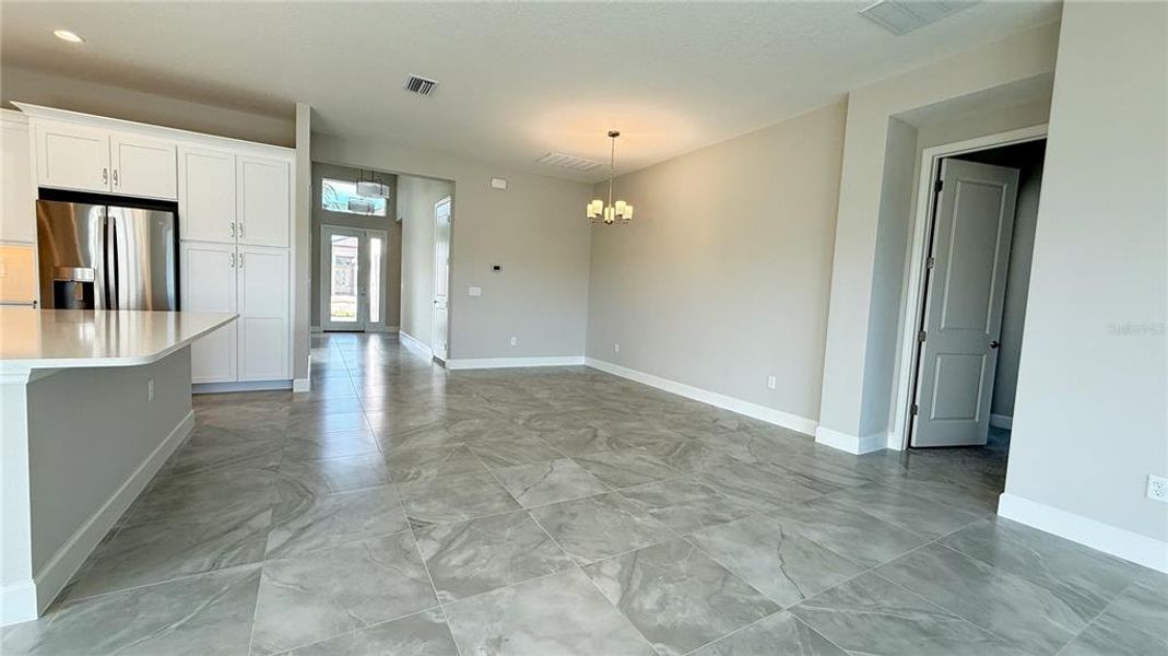 Spacious, unfurnished interior of a new home in Valencia Ridge, Wesley Chapel (Image 22).