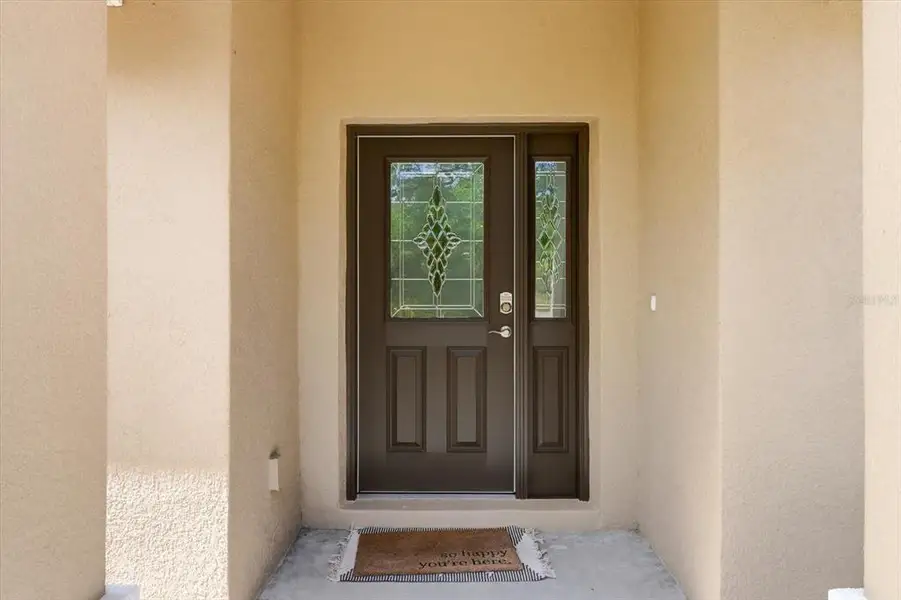 Exterior details and patio area of a home in , Crystal River (Image 3).