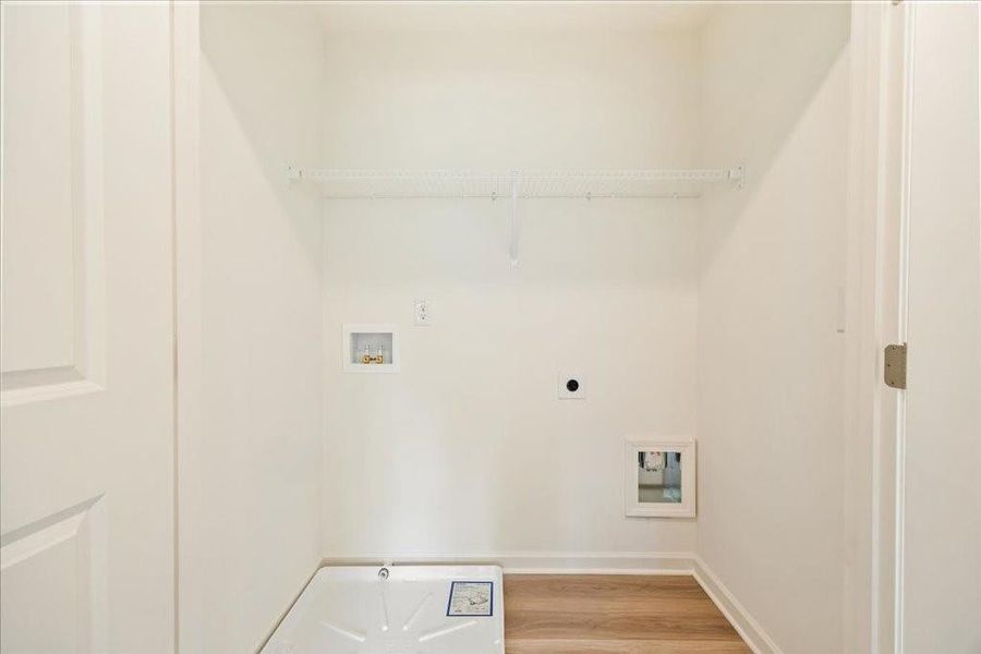 Spacious, unfurnished interior of a new home in Shoals Crossing, Conyers (Image 24).