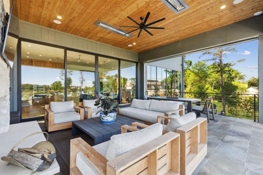 Exterior details and patio area of a home in , Malakoff (Image 3).