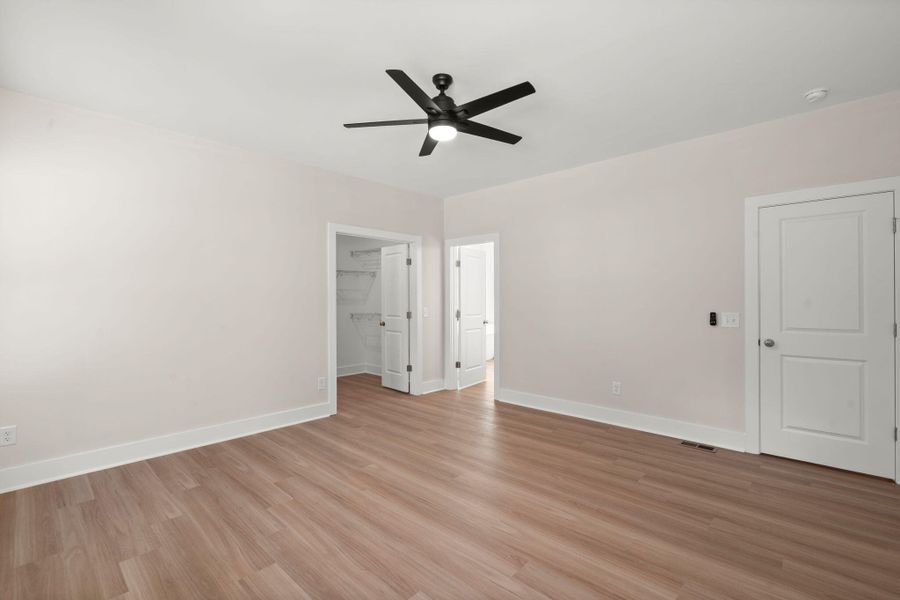 Spacious, unfurnished interior of a new home in , Hollywood (Image 13).