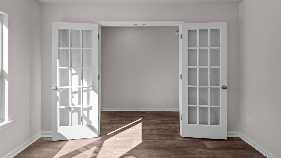 Spacious, unfurnished interior of a new home in Blair Ridge, La Grange (Image 11).