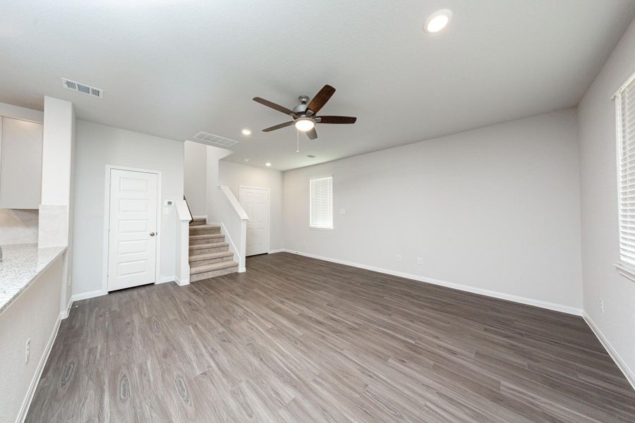Spacious, unfurnished interior of a new home in River's Edge, Conroe (Image 17).