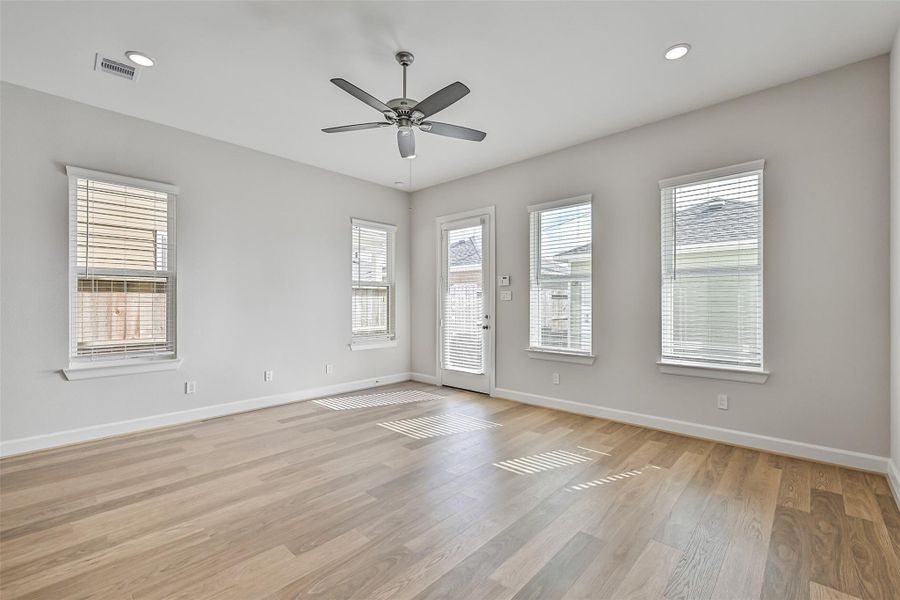 Spacious, unfurnished interior of a new home in Pearland Old Townsite, Pearland (Image 33).