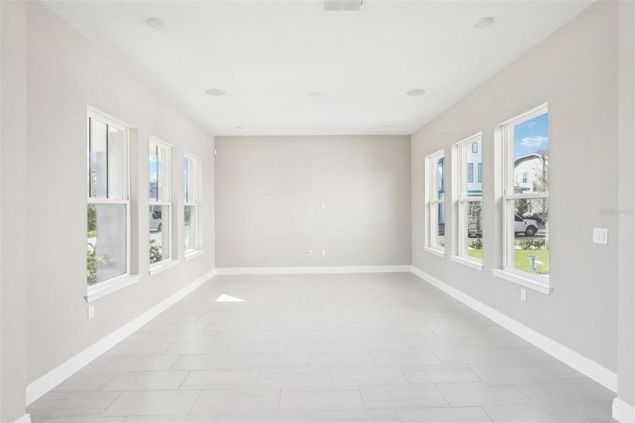 Spacious, unfurnished interior of a new home in Laureate Park, Orlando (Image 31).