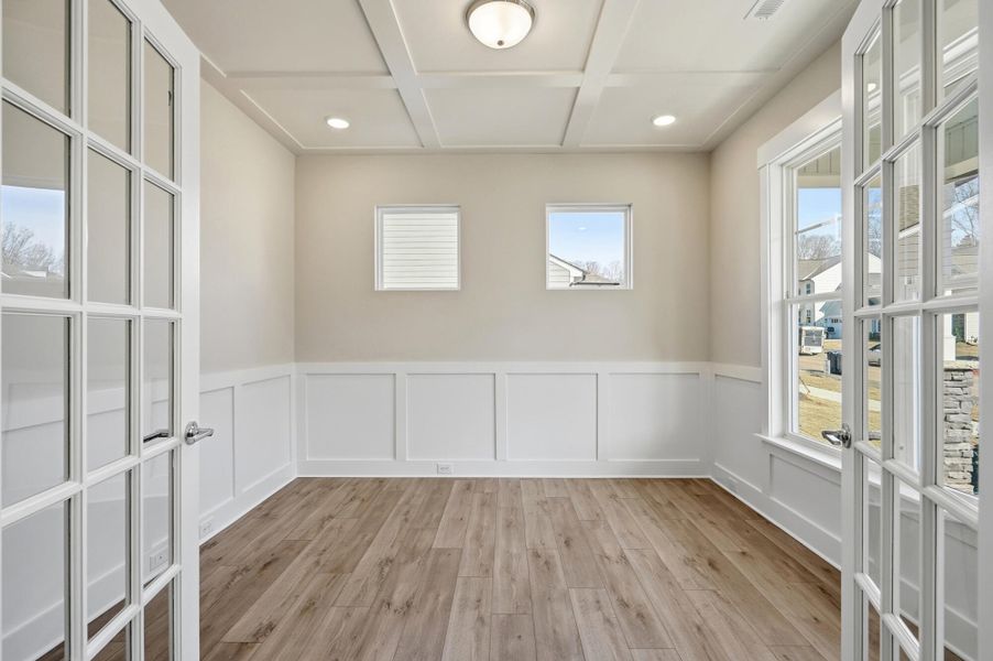 Spacious, unfurnished interior of a new home in Rone Creek, Waxhaw (Image 47).