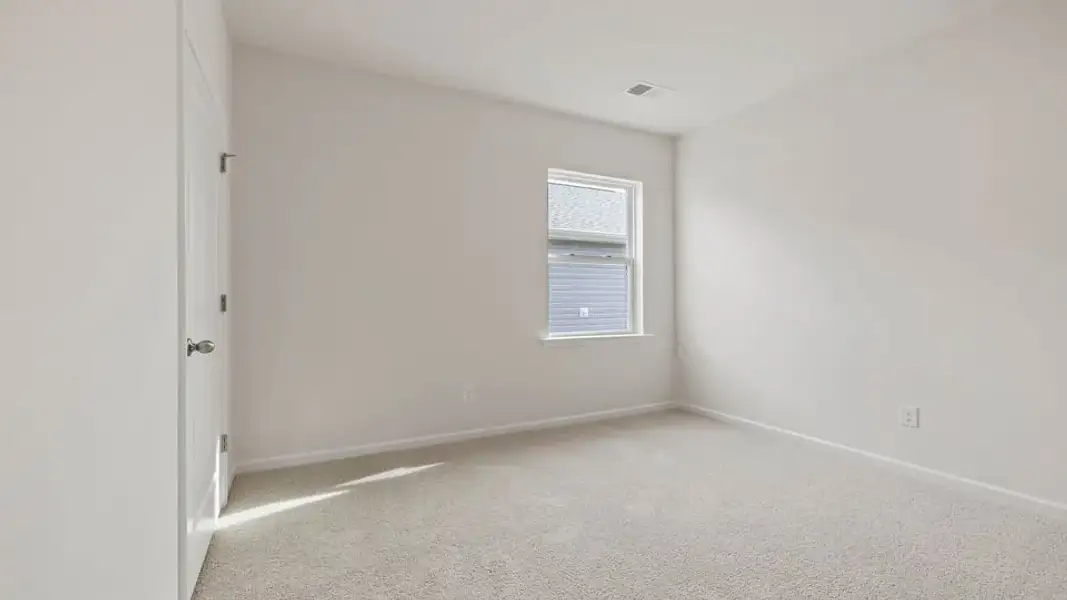 Spacious, unfurnished interior of a new home in Sherwood Gardens, Landrum (Image 16).
